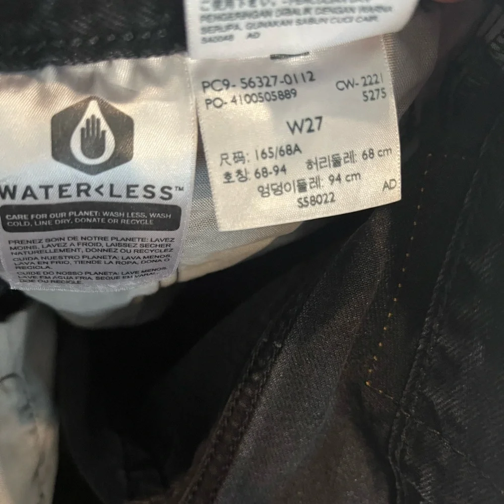 Levi’s high rise jean shorts - Picture 3 of 4